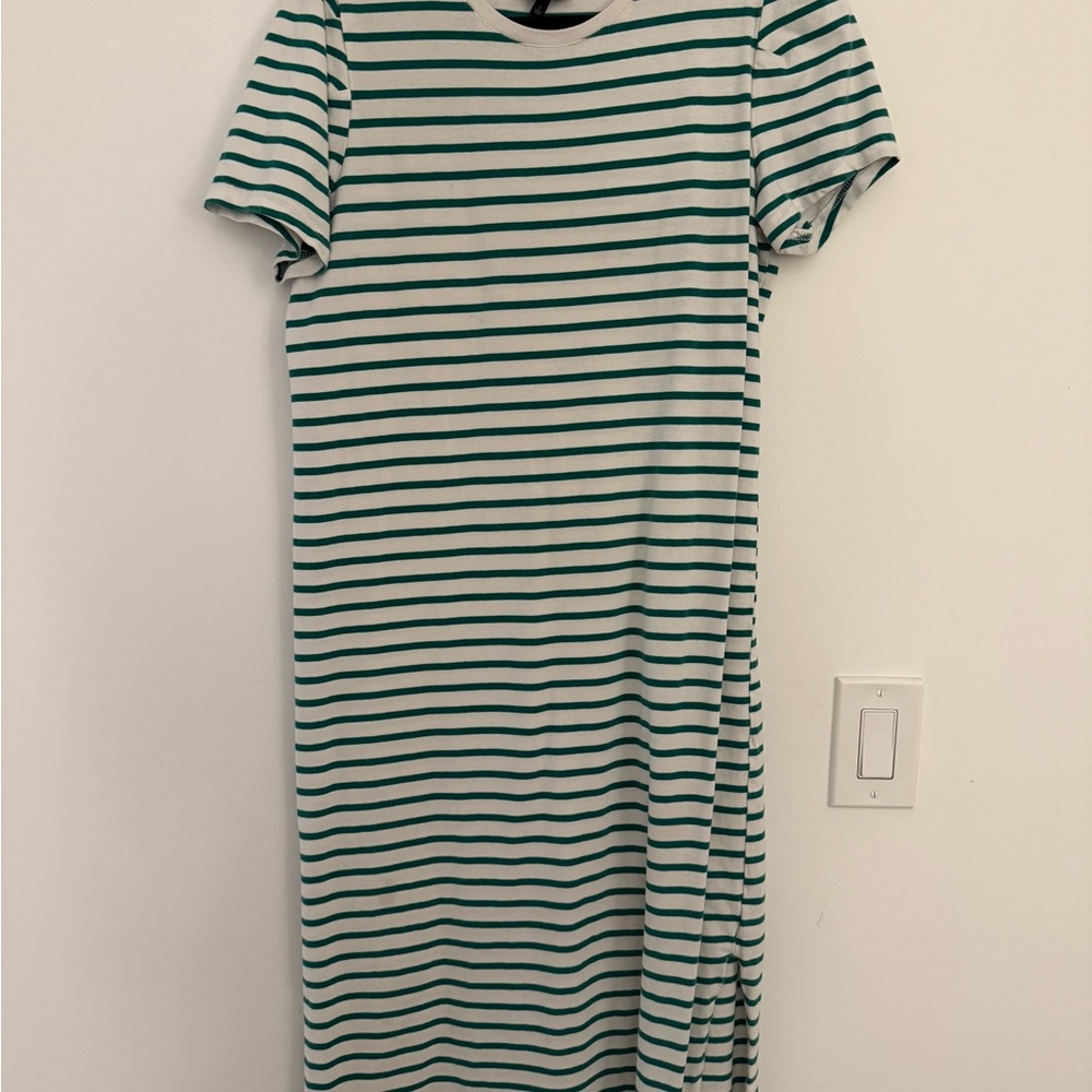 Who What Wear Green and White Raglan Short Sleeve Dress